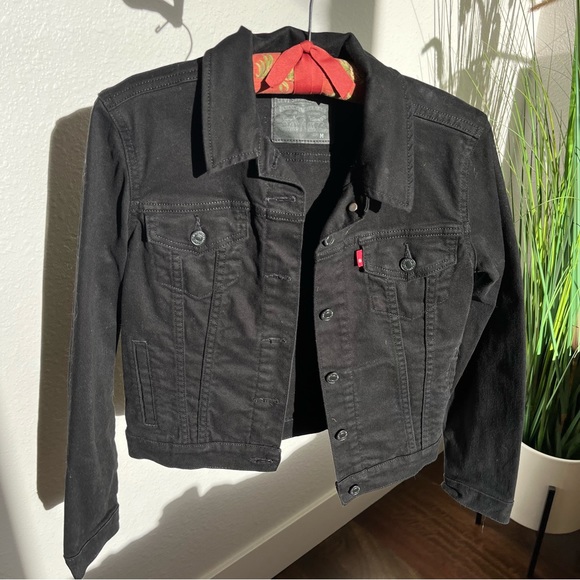 Black Levi’s denim jacket - Picture 1 of 2